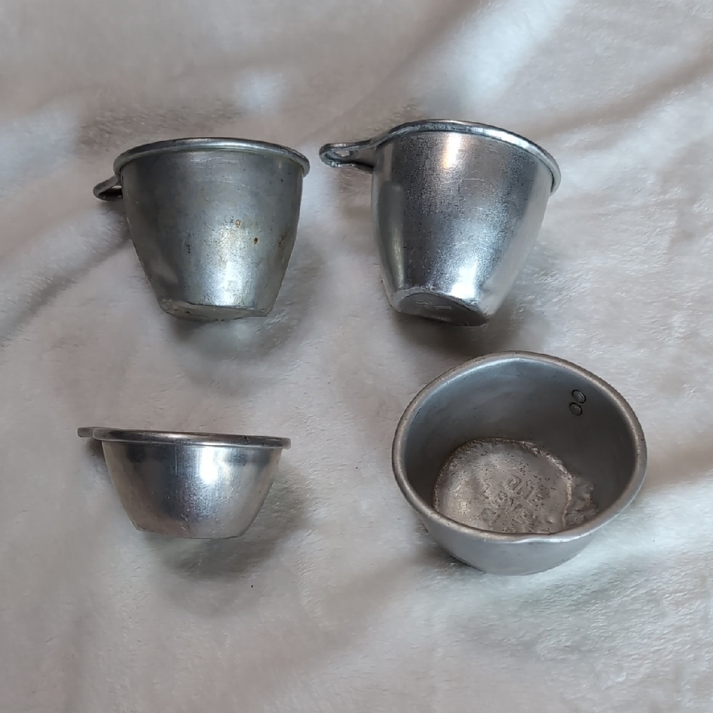 Ekco Silver Aluminum Measuring Cups Vintage